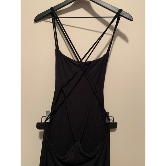 Backless dress - Picture 2 of 4